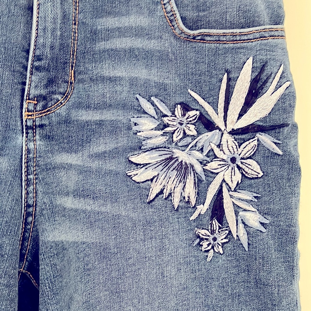 Woman’s Denim Shorts St.John’s Bay Embroidered Size 12
